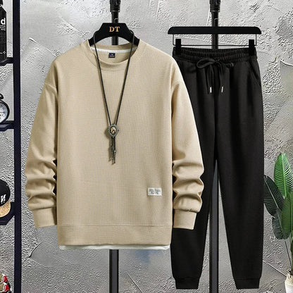 Two-piece men's lounge set in relaxed fit, ideal comfortable outfit for daily relaxation.