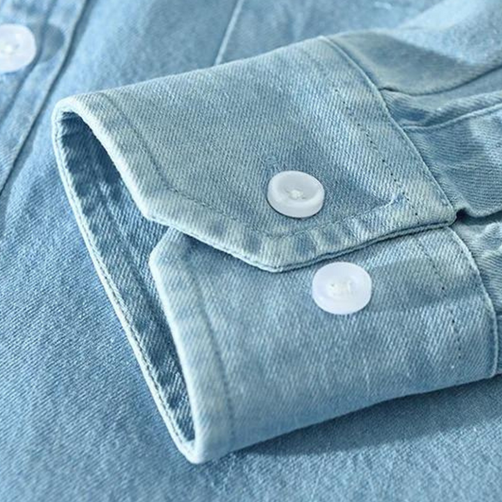 Everyday men's modern fit button-up shirt. Comfortable long-sleeve top suitable for casual and smart-casual occasions.