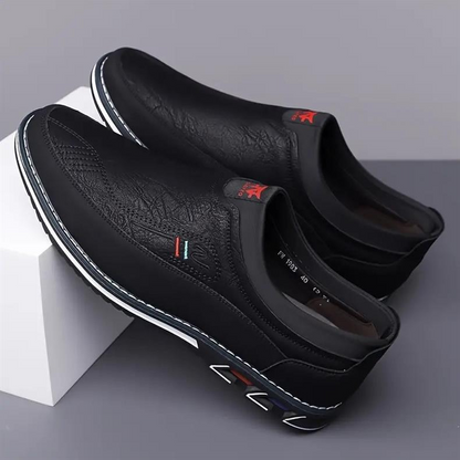 Stylish men's loafers, modern hybrid design with cushioned comfort for versatile everyday wear.