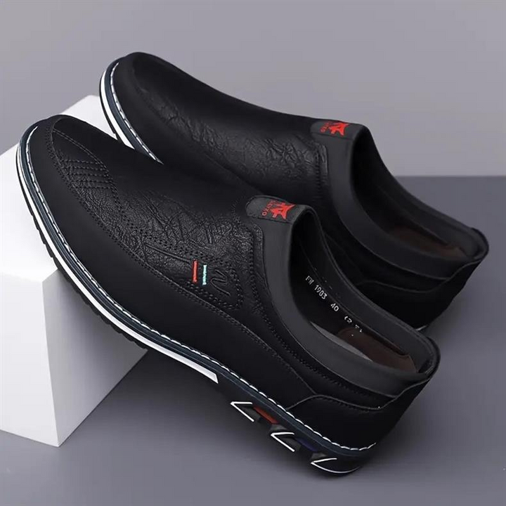 Stylish men's loafers, modern hybrid design with cushioned comfort for versatile everyday wear.