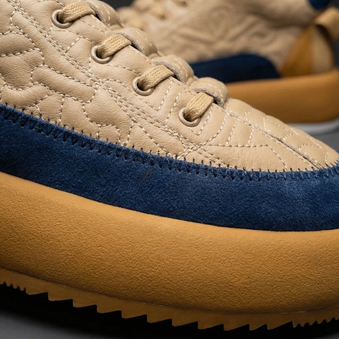 Durable men's walking sneakers, lightweight and modern, featuring a comfortable fit and a stylish casual design.