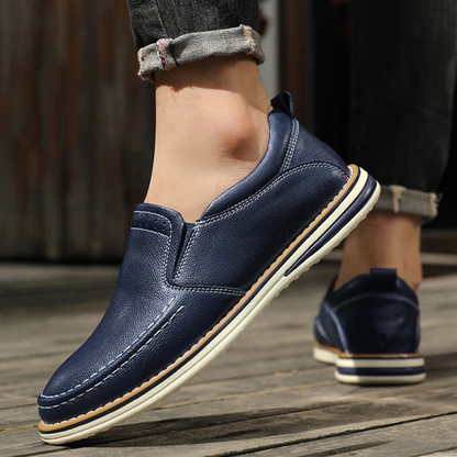Stylish men's moc toe loafers, an essential smart-casual slip-on shoe for contemporary men's fashion.