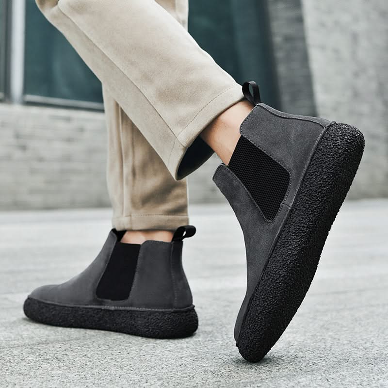 Stylish men's modern ridge Chelsea boots, a contemporary design for versatile fashion.