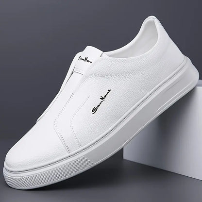 Street style men's slip-on sneakers in black. Modern, comfortable, and perfect for daily fashion.