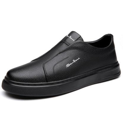Lightweight men's slip-on sneakers, ensuring breathability and comfort for active daily wear.