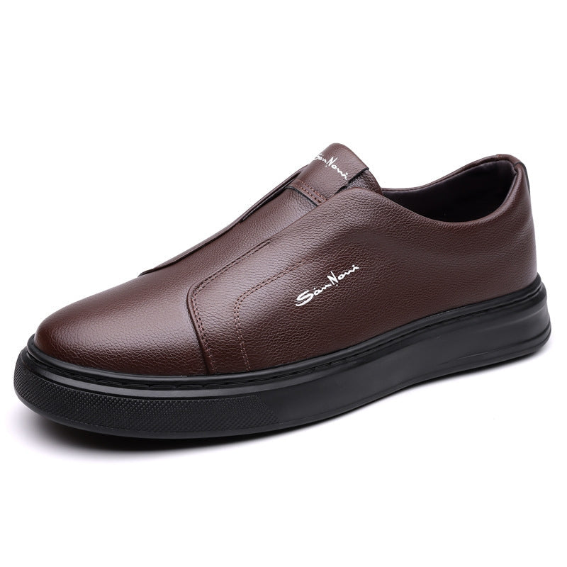 Modern slip-on everyday sneakers, unisex. Lightweight, comfortable & minimalist design for all-day wear.