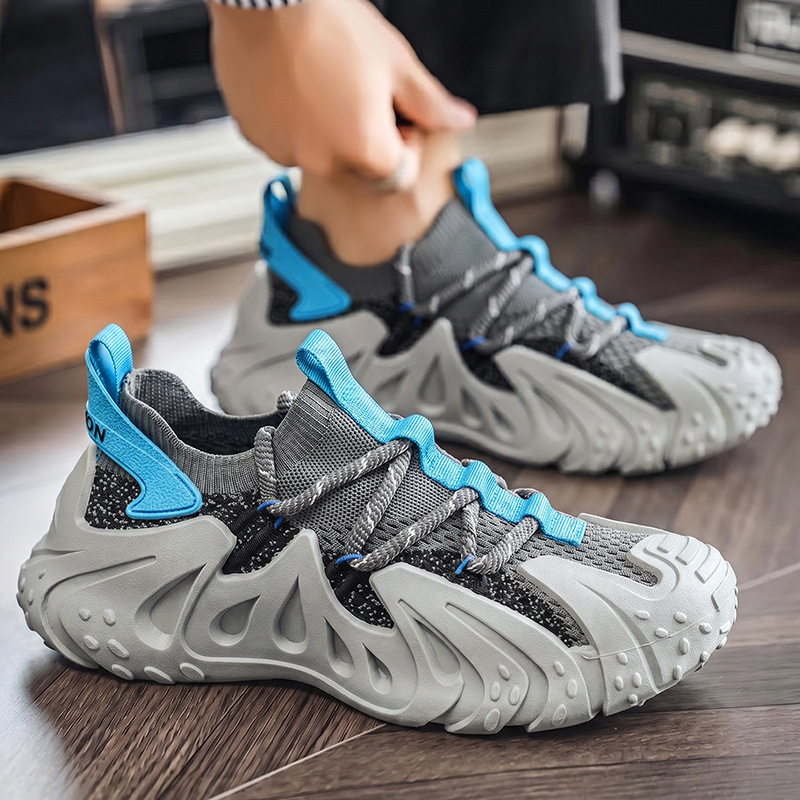 Stylish men's tech sneakers with superior comfort, ideal for streetstyle & daily wear.