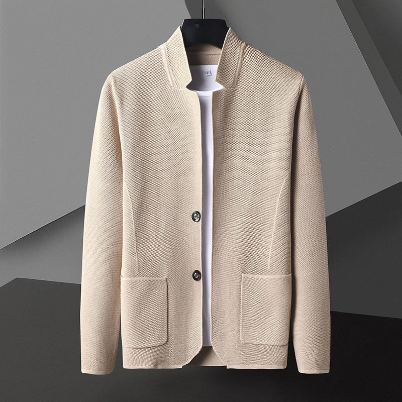 Close-up of men's structured modform jacket fabric, highlighting quality & modern everyday versatile outerwear.