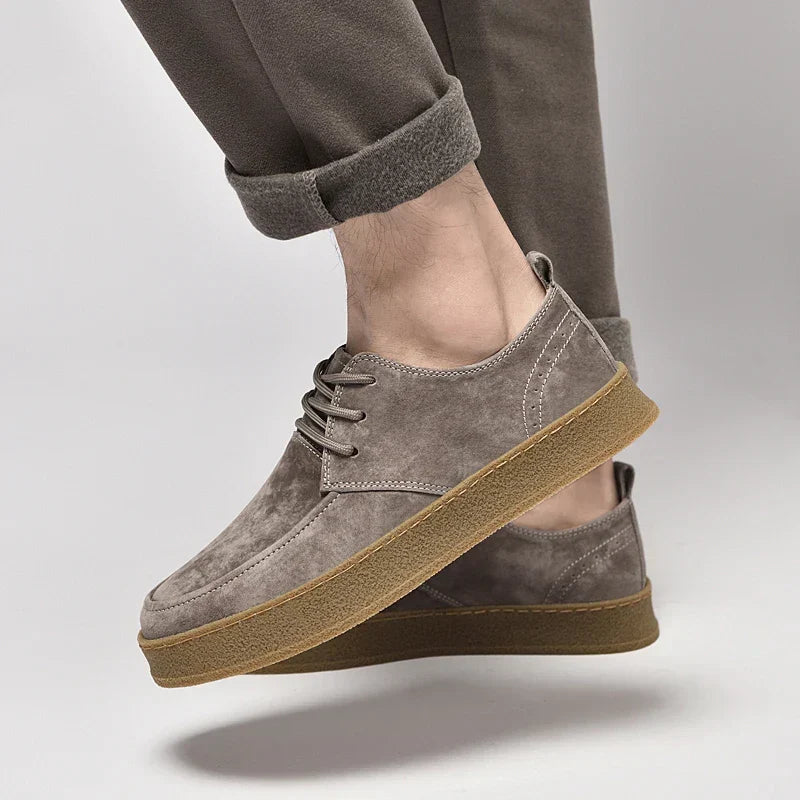 Refined Montaro men's lace-up footwear; a stylish and versatile semi-formal shoe option.