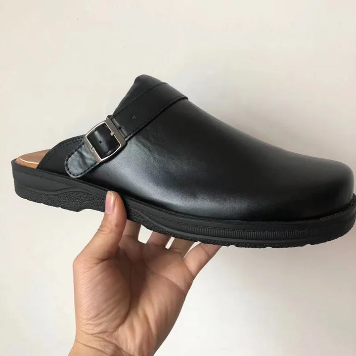 Vintage-style men's closed-toe sandals with durable traction sole, providing comfort and stability.
