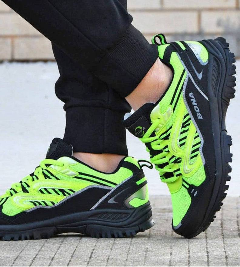 Lightweight men's outdoor trail running shoes, comfortable and durable for active men