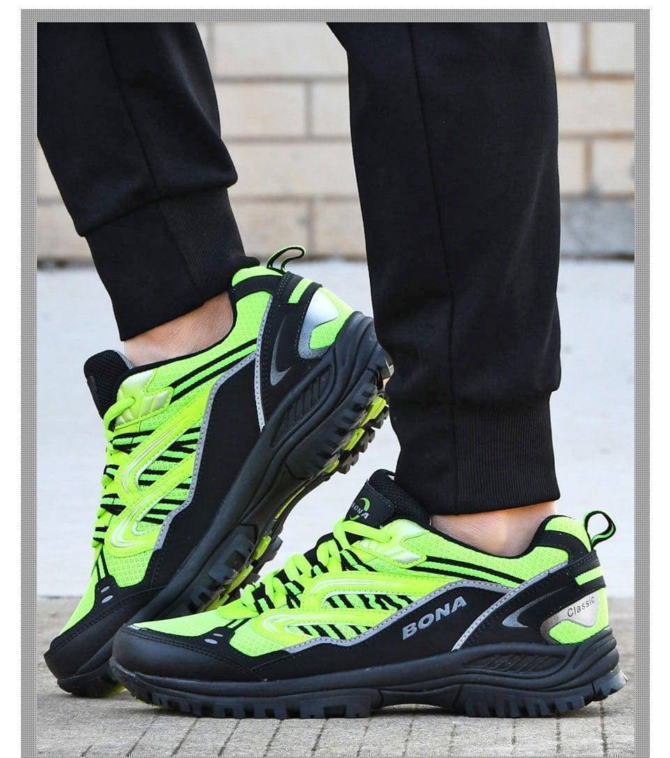 Men's all-terrain hiking shoes, black, providing excellent traction for trail running