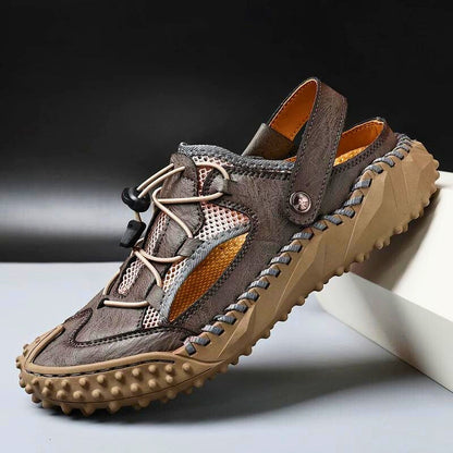 Black sport sandals for men, lightweight & comfortable outdoor footwear for summer activities & adventures.