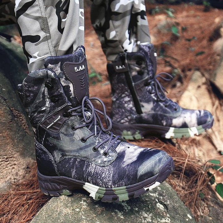 Men's outdoor tactical combat boots, rugged black, suitable for hiking and military style use.