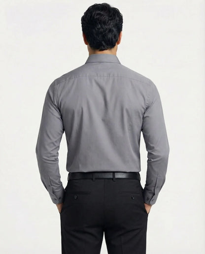 Effortless men's wrinkle-resistant dress shirt for busy professionals.