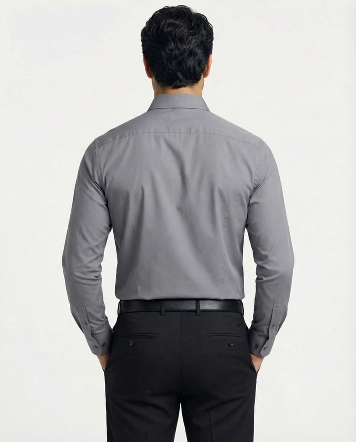 Effortless men's wrinkle-resistant dress shirt for busy professionals.