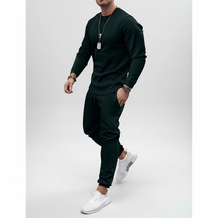 Versatile Kirk men's active tracksuit set. Essential fitness attire for training and leisure.