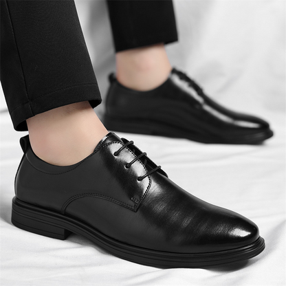 Versatile men's polished formal shoes, suitable for professional wear, special occasions & office.