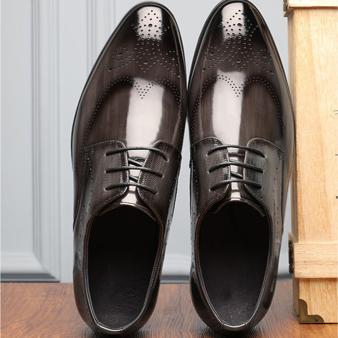 Front view of men's polished leather brogue lace-up shoes, a versatile choice for any sophisticated look.