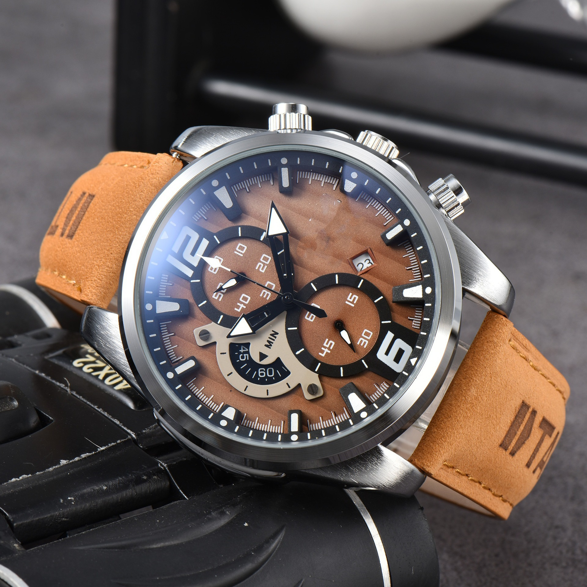 Versatile men's chronograph sport watch, perfect for both active lifestyles and stylish everyday wear.