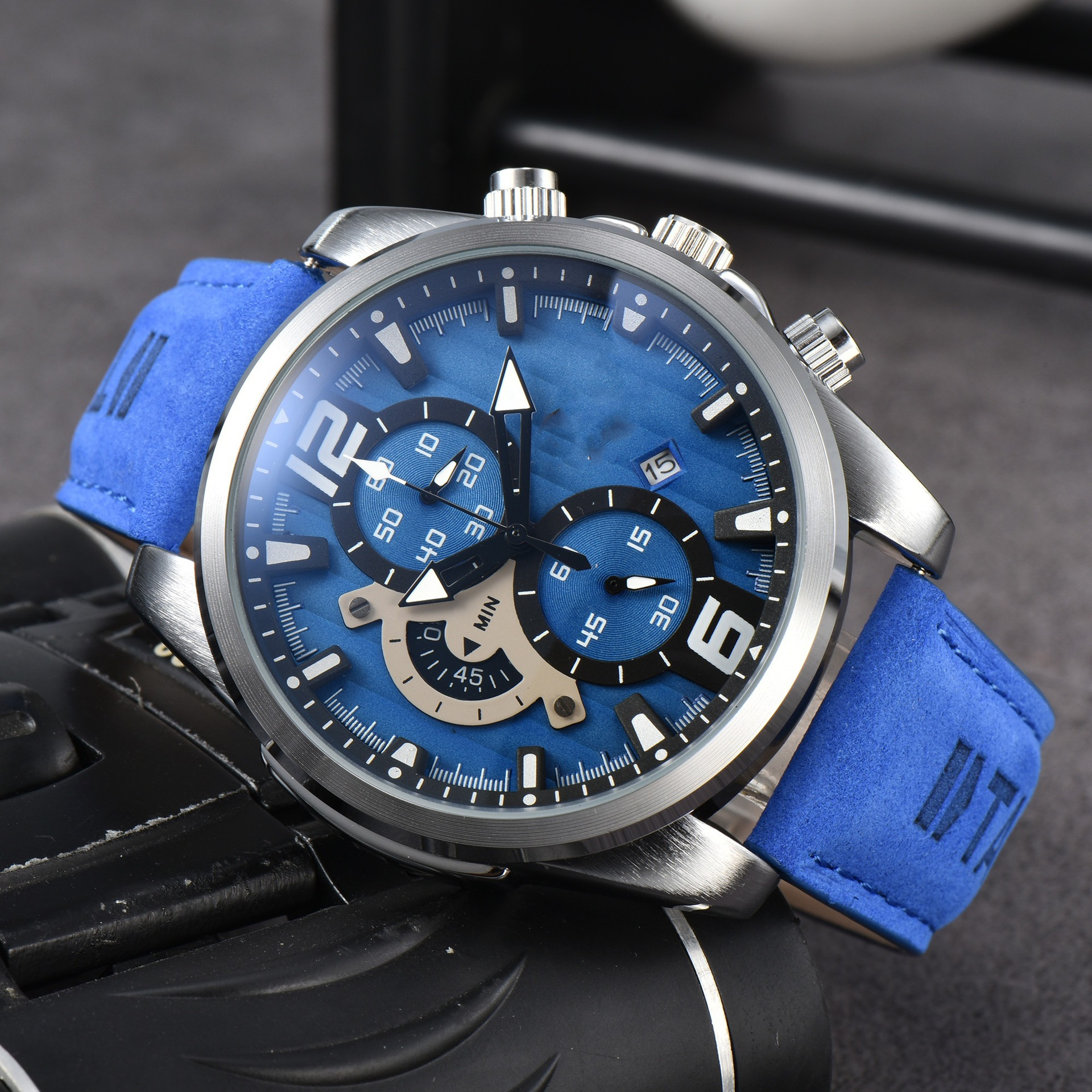 Sporty yet classic men's watch, a chronograph with a refined leather strap and clear date display.