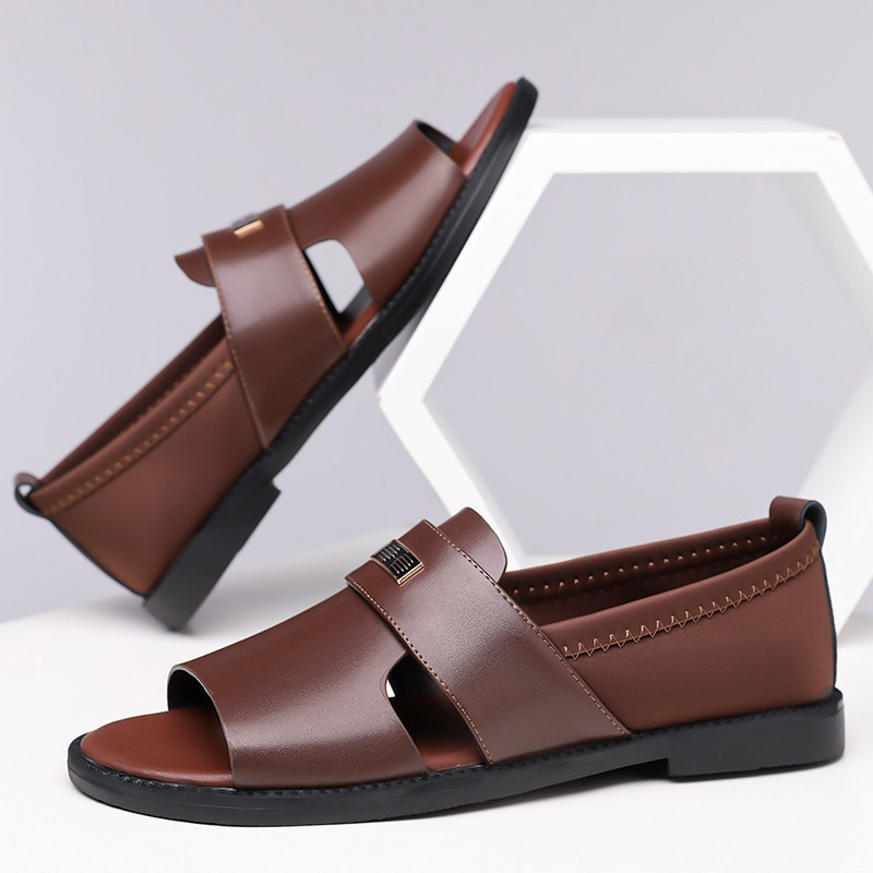 Casual slip-on men's sandals, ideal for walking and summer wear, with a focus on comfort and durability.