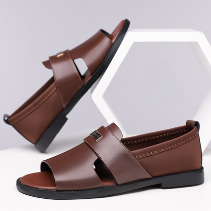 Casual slip-on men's sandals, ideal for walking and summer wear, with a focus on comfort and durability.