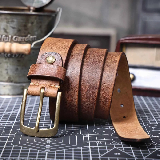 Rich texture of a men's durable cowhide leather belt in brown. A timeless leather accessory for lasting style.