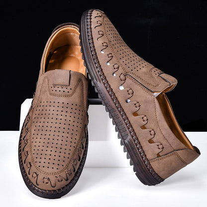 Comfortable men's slip-on loafers in premium cowhide leather, ideal for casual and everyday fashion.