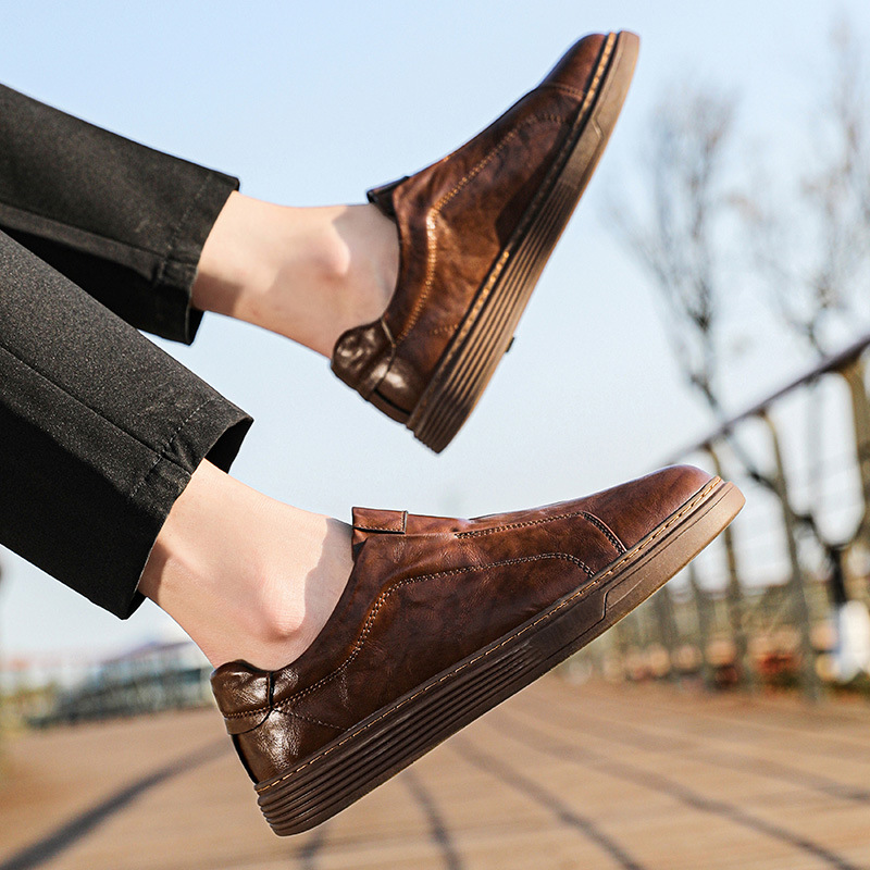 Modern men's premium sneakers, built for daily comfort and versatile style.