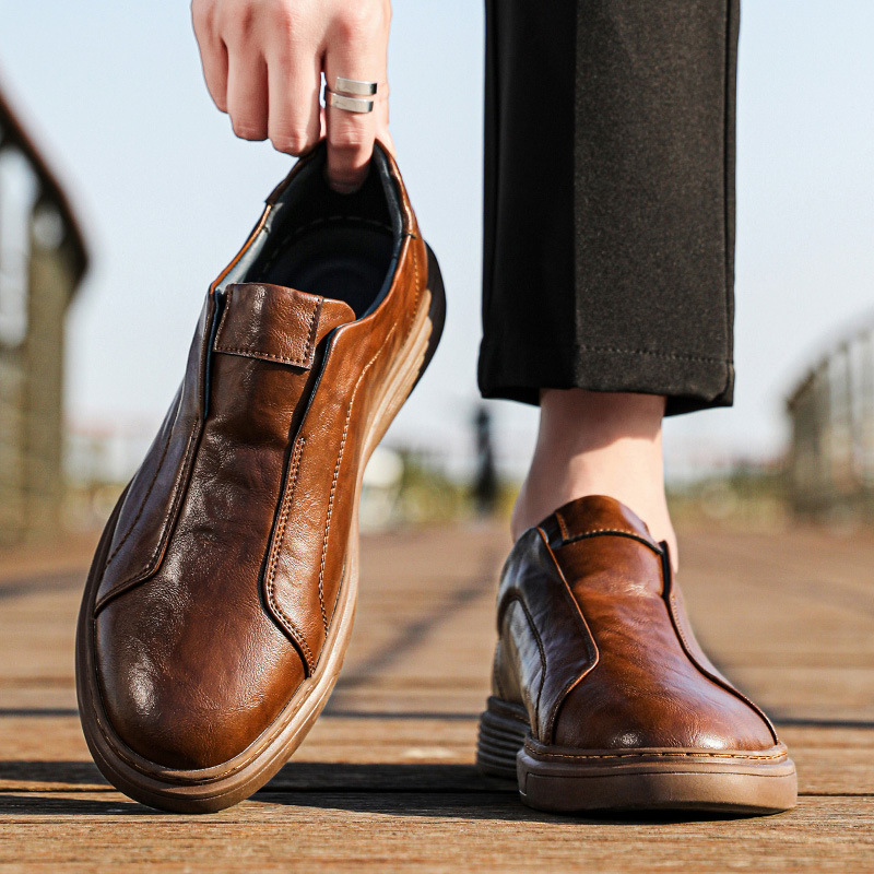 Everyday comfort sneakers for men, combining style and durability.