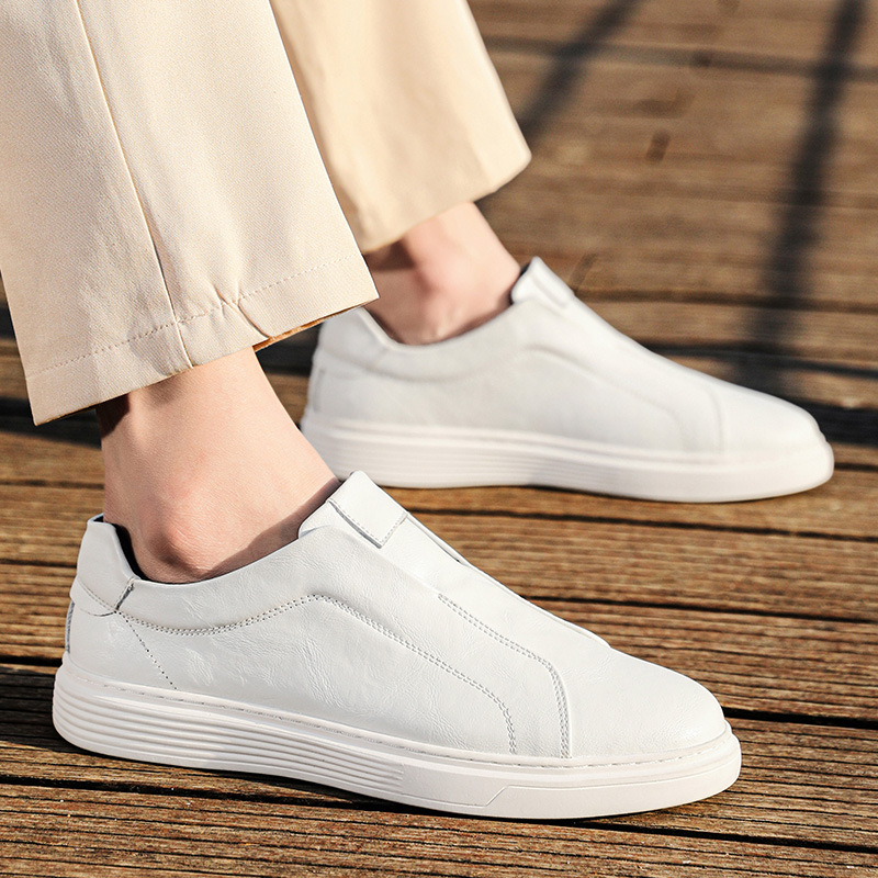 Men's elegant casual shoes, combining comfort with modern fashion.