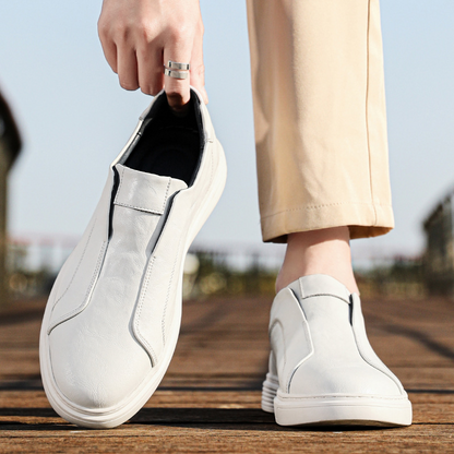 Versatile men's casual sneakers, perfect for a range of outfits.