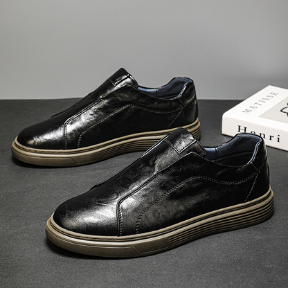 High-comfort men's casual shoes, ideal for daily urban exploration.