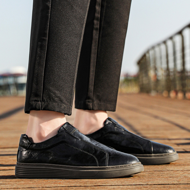 Premium men's comfortable footwear, for versatile daily use.
