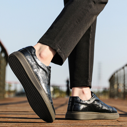 Everyday men's premium sneakers, ensuring comfort & durable style.
