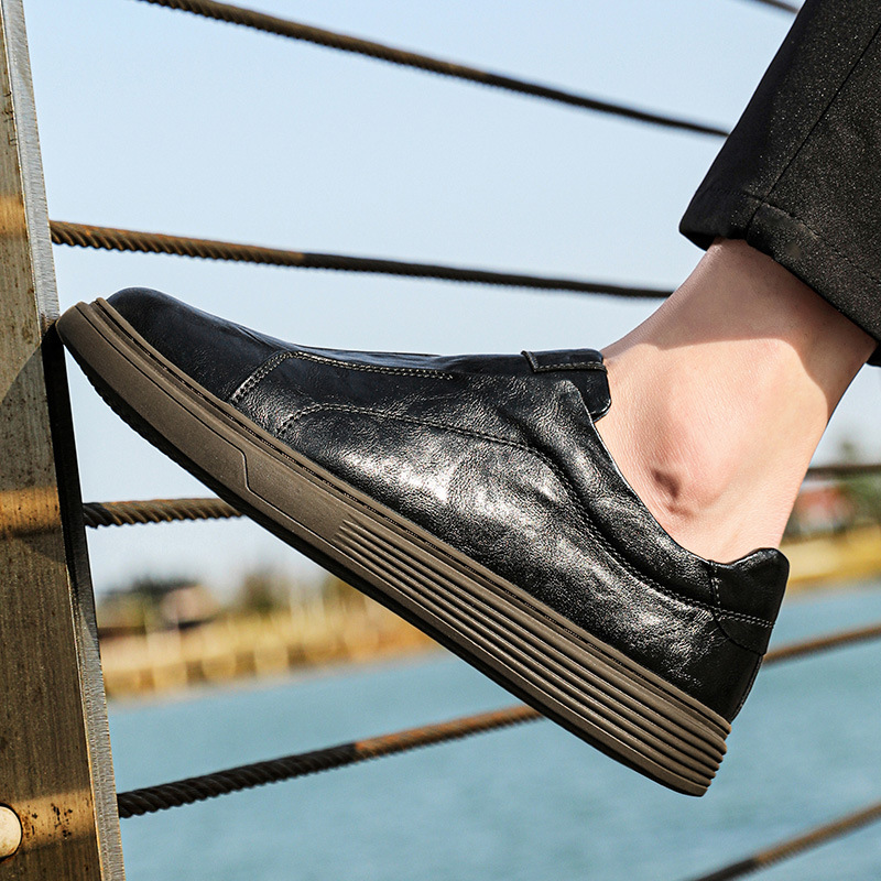 Comfortable men's versatile shoes, perfect for any casual setting.
