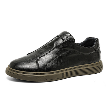 Stylish & comfortable men's sneakers, perfect for daily wear.