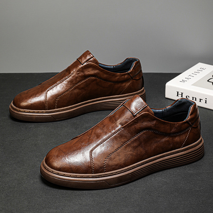 Men's dress-casual sneakers, blending comfort with sophisticated fashion.