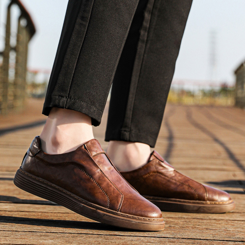 Fashionable men's casual footwear, ensuring comfort for any occasion.