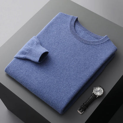 Casual elegant men's long-sleeve crewneck sweater, ideal winter wear for warmth and sophisticated style.