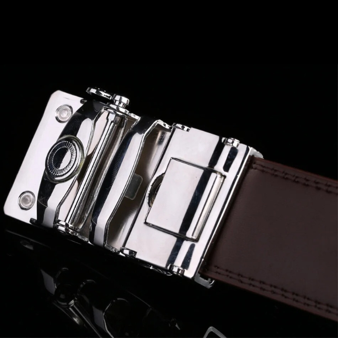 Durable men's cowhide leather belt, built to last with a reliable automatic ratchet buckle.
