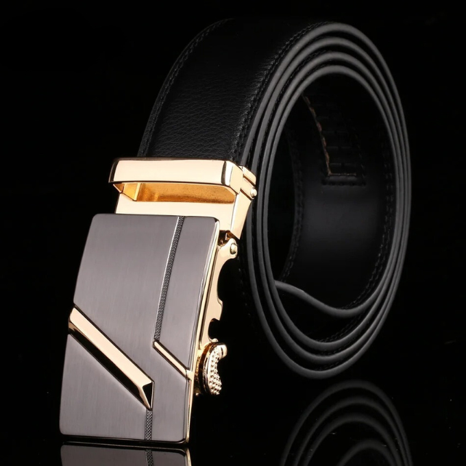 Casual mens leather ratchet belt, durable cowhide for everyday style and comfort.