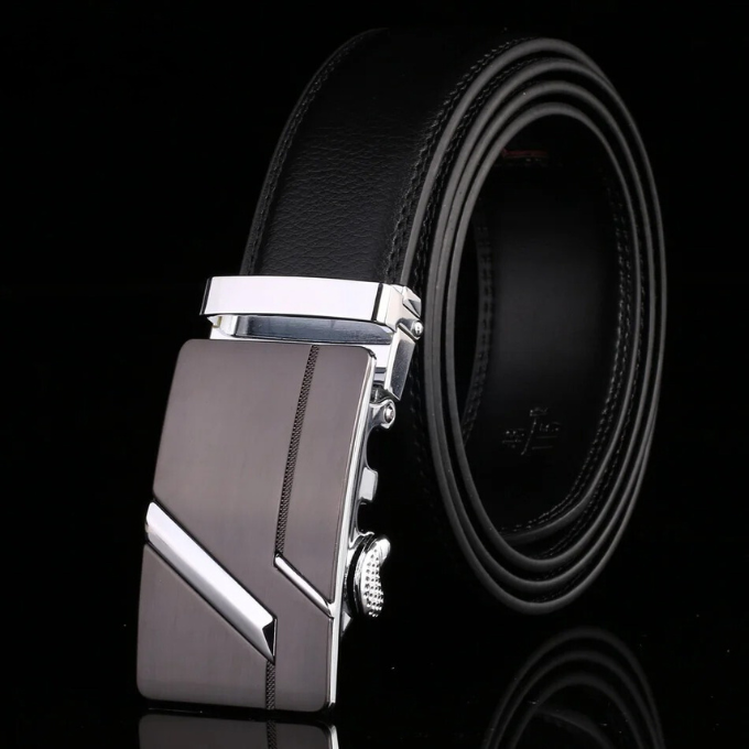 Premium men's leather belt, cowhide with strong ratchet buckle, a durable fashion accessory.