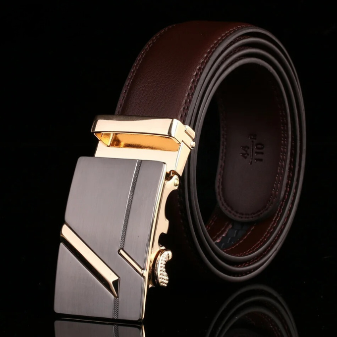 Close-up of mens automatic ratchet buckle on a high-quality cowhide leather belt.
