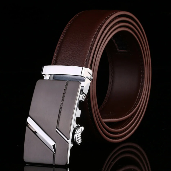 Textured cowhide leather belt for men, featuring a robust and convenient automatic ratchet buckle.