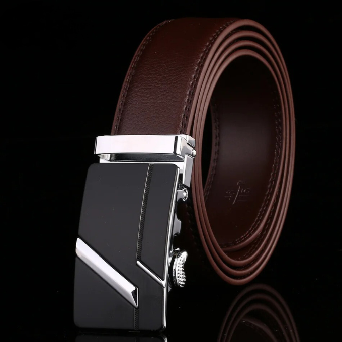 Men's comfortable ratchet leather belt, cowhide material ensures a precise and adjustable fit.
