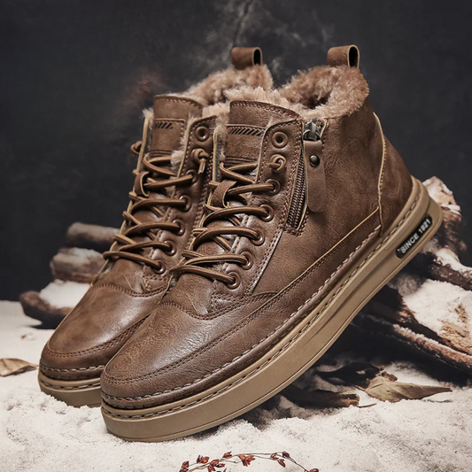 Men's premium leather winter boots, insulated for warmth & snow. Durable, rugged lace-up design for outdoor use.