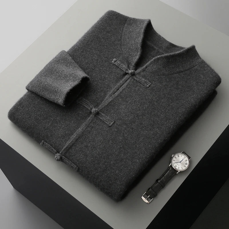 Ultra-comfortable men's lightweight cardigan, perfect for a relaxed yet refined style.