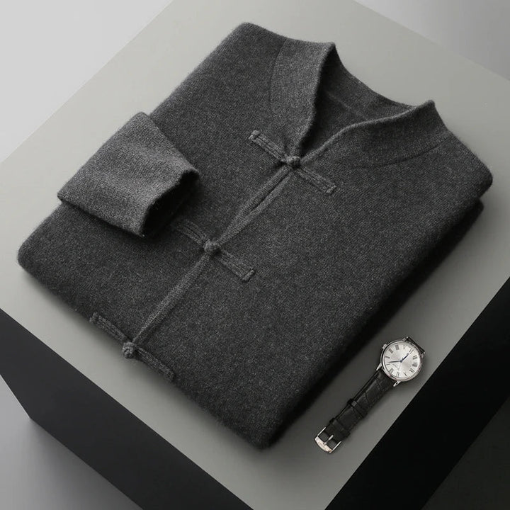 Ultra-comfortable men's lightweight cardigan, perfect for a relaxed yet refined style.